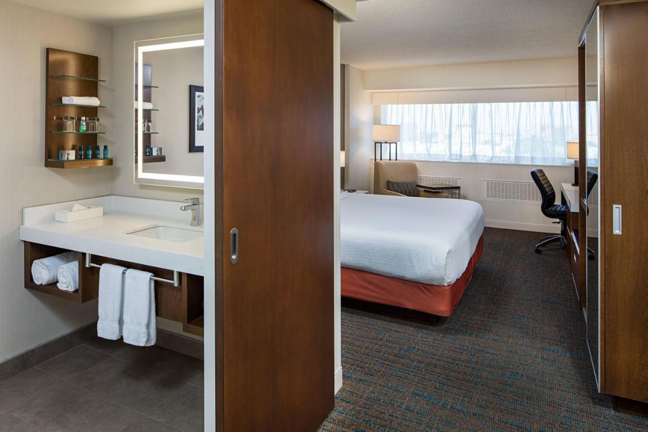 Delta Hotels By Marriott Calgary South Exterior photo